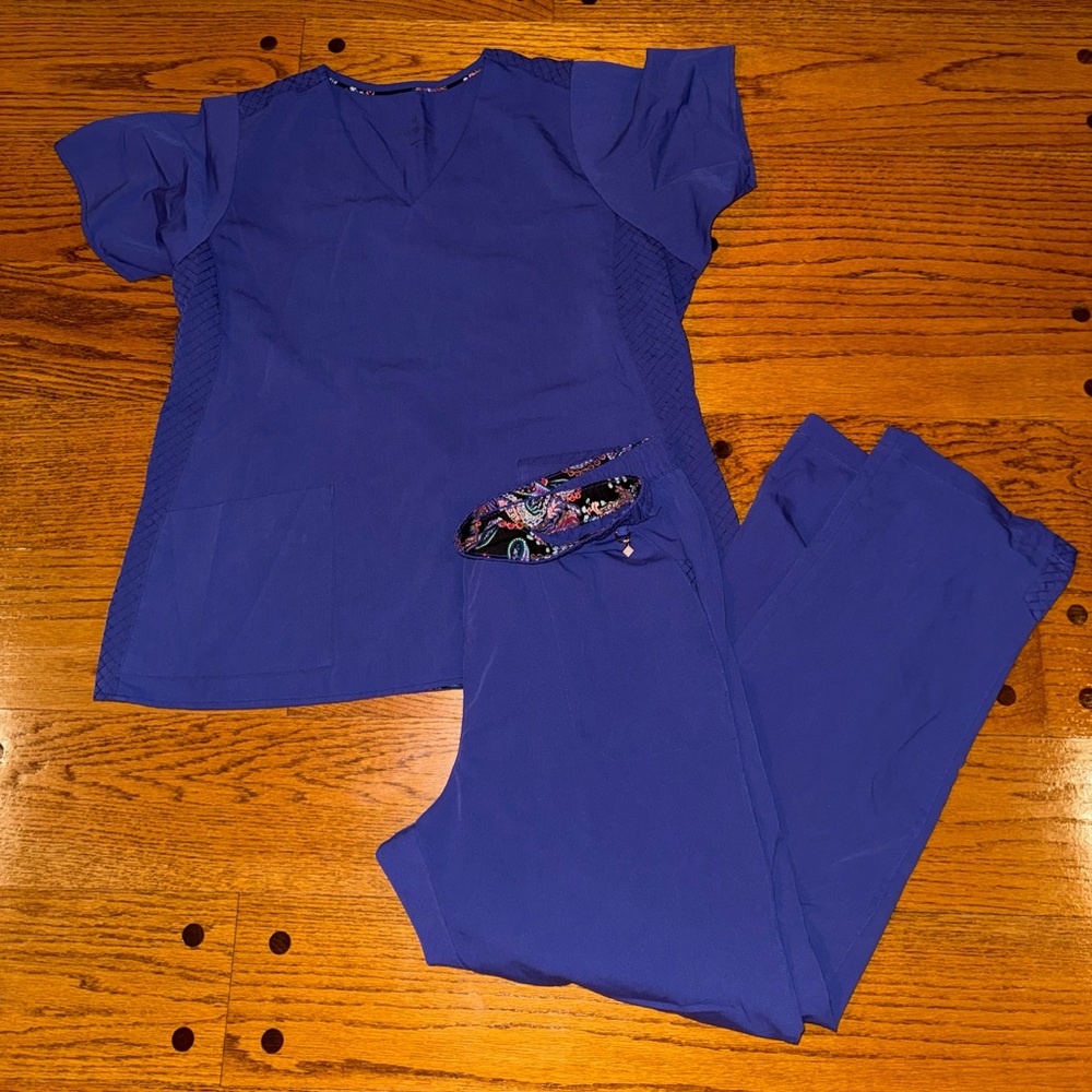 Vera Bradley XL Purple Scrub Set
